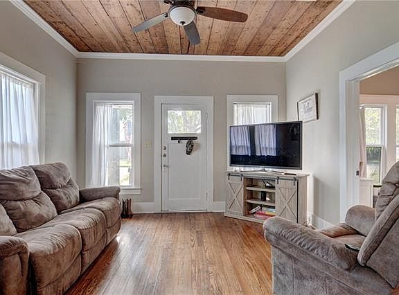 2nd image of 305 Byrne St