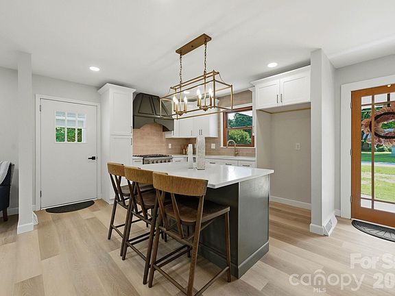 3rd image of 19924 Floral Ln