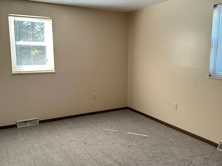 526 Perry Hwy #B — Photo 7