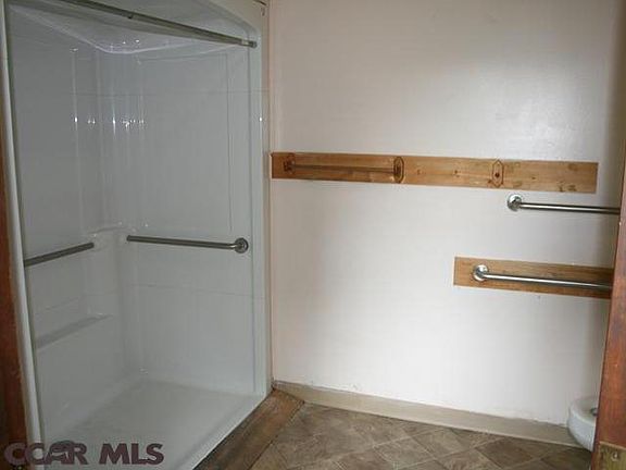 5th image of 116 E Linn St