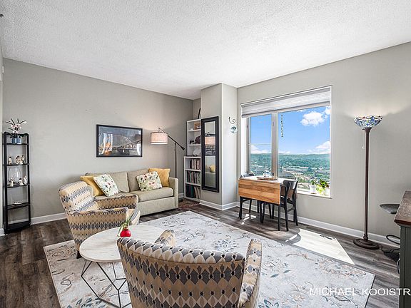 3rd image of 79 Campau Cir NW