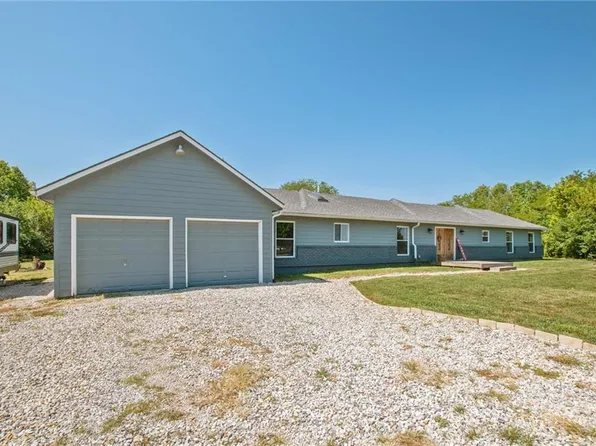 7509 E State Route Yy Rd, Peculiar, MO 64078