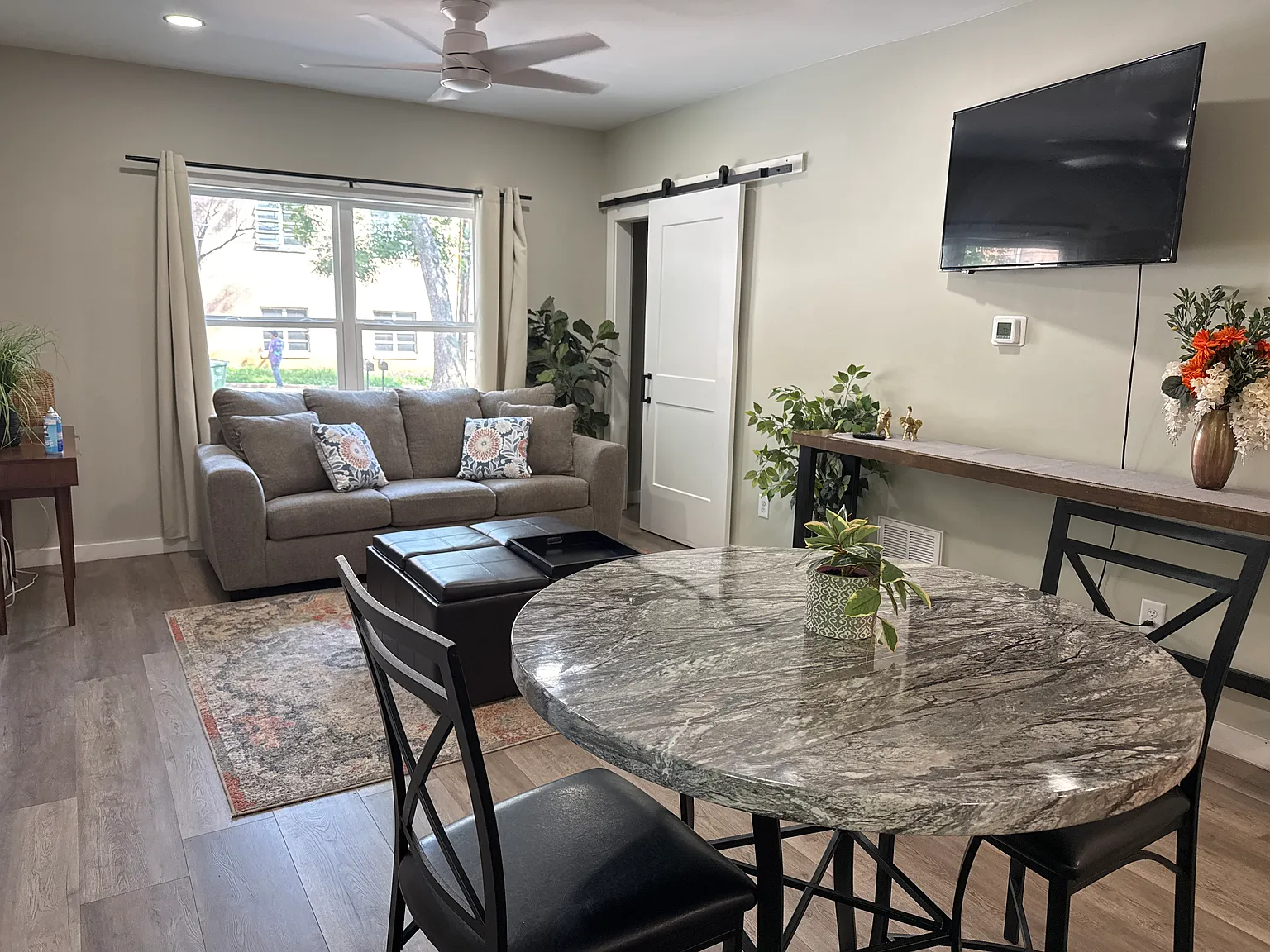 1 bed, 800 sqft, $1,600 — Photo 3