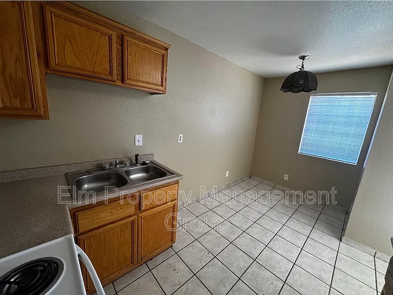 8 Britz Cir #C — Photo 5