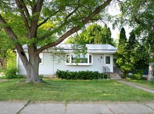 813 Park Ave, Waupaca, WI 54981