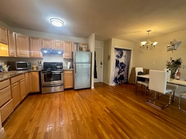 624 Hyde Park Ave APT D4, Boston, MA 02131