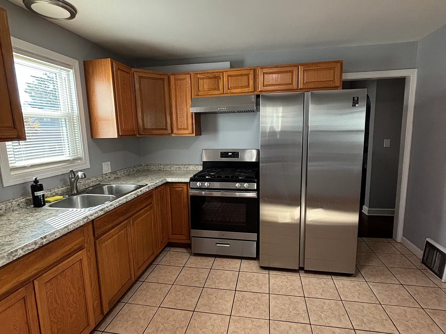 3 bed, 1.0 bath, 1248 sqft, $2,900 — Photo 4