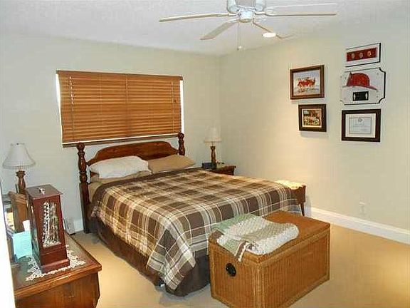 4th image of 2870 NE 14th St #106C