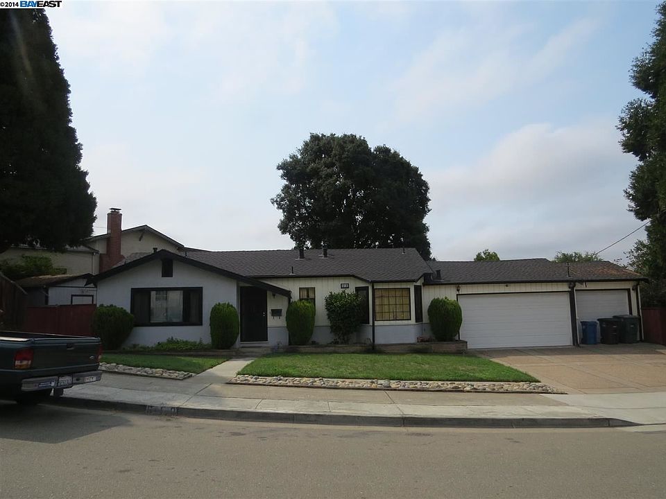 1st image of 610 Tamarack Dr