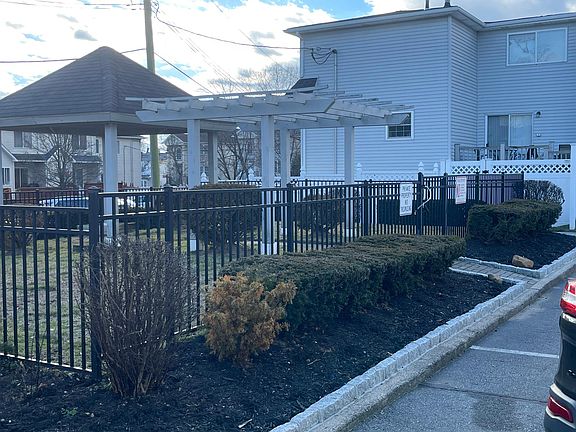 4th image of 55 Wildwood Ln