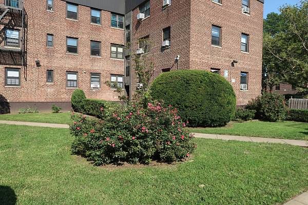1st image of 20-34 Crescent St #3B