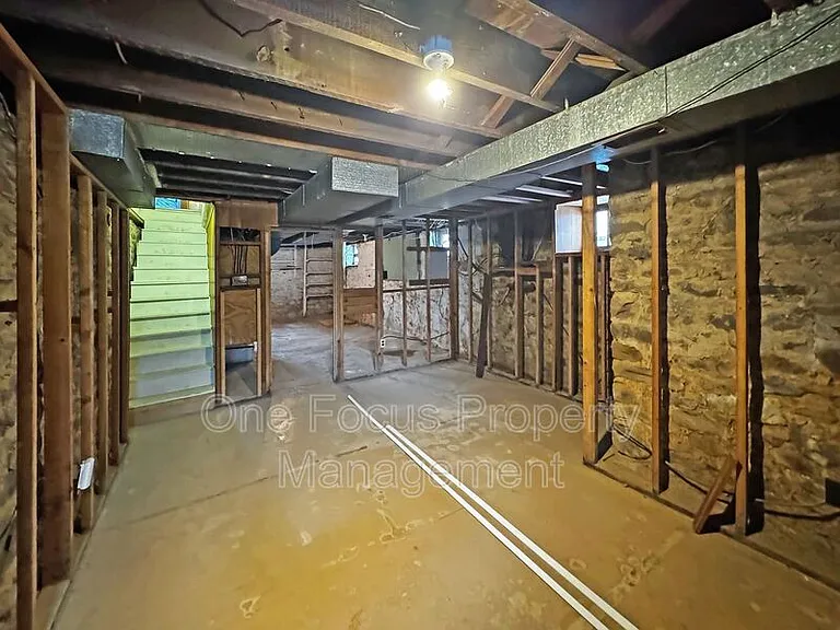 325 Percy St — Photo 11