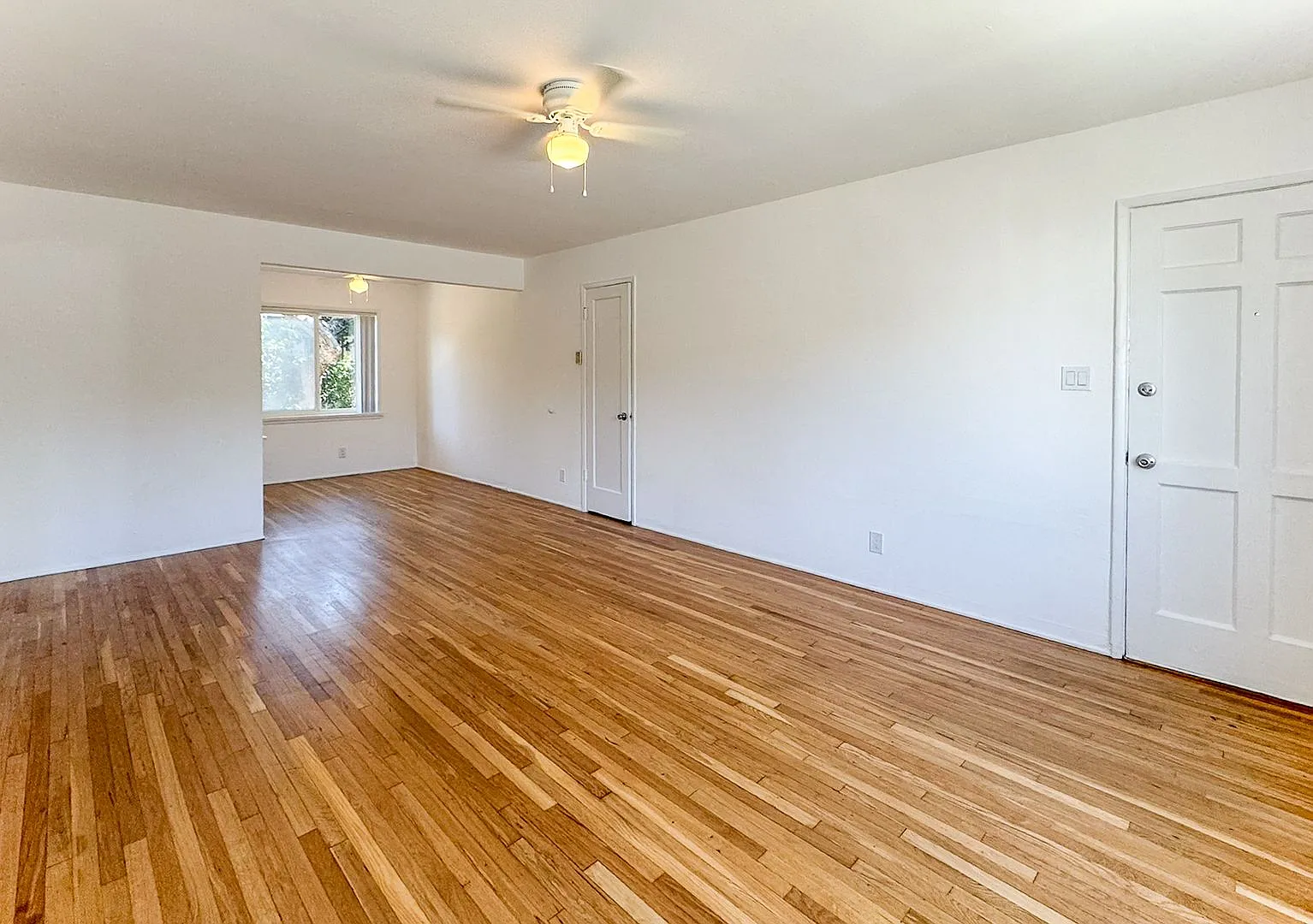 Sunset Park Neighborhood | Downstairs 1BD/1BA — Photo 3