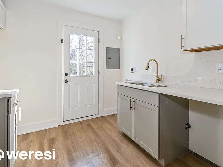160 Hayden Pl — Photo 6