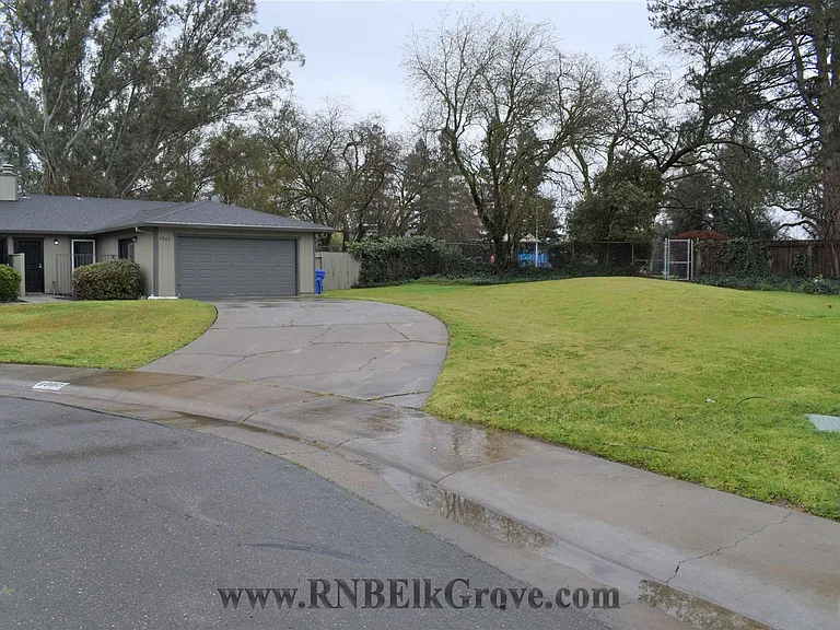 8960 Chalmers Ct — Photo 2