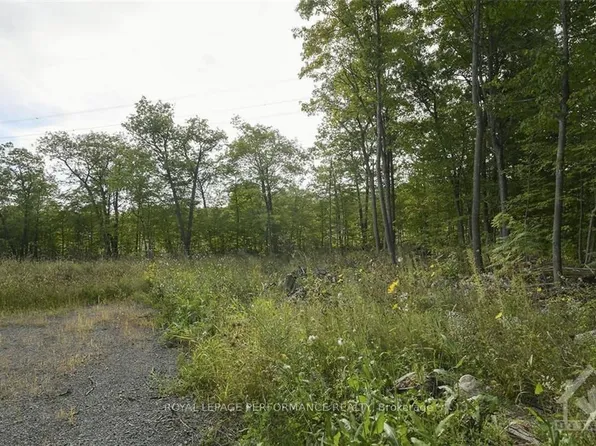 1310 Cumberland Ridge Dr, Ottawa, ON K4C 1E1