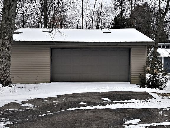 5th image of 5573 Bay Shore Dr