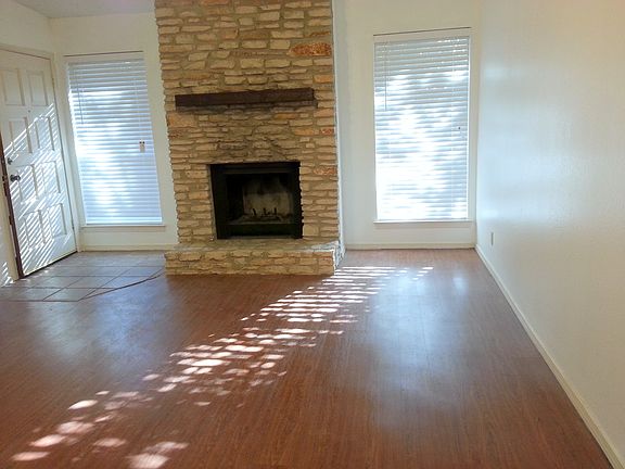 3rd image of 11900 Broad Oaks Dr #B