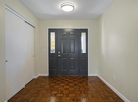 3rd image of 215 Brittany Dr
