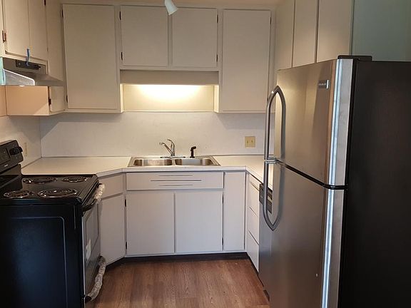4th image of 2408 10th Ave E
