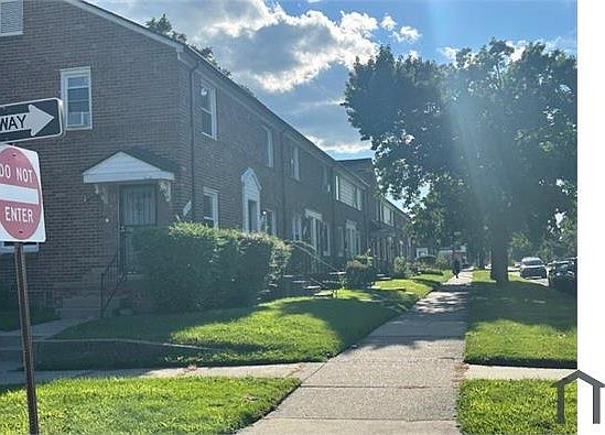 1st image of 1712 E Outer Dr
