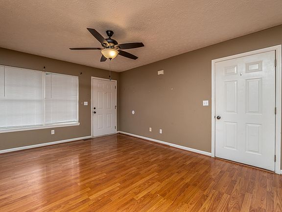 3rd image of 735/737 Cobbler Ln E