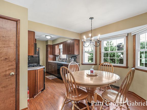 4th image of 913 Bailey Park Dr NE