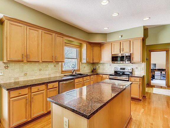 5th image of 2726 Sandhurst Dr