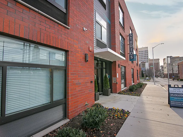 Studios180 Short/Long Term Leases — Photo 29
