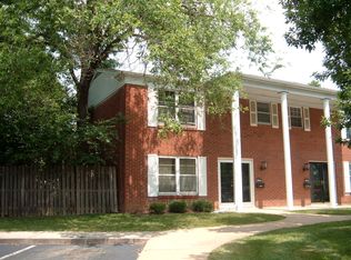 1063 Willow Brook Dr, Saint Louis, MO 63146