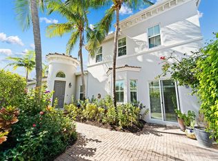 827 Spinnaker Dr E, Hollywood, FL 33019