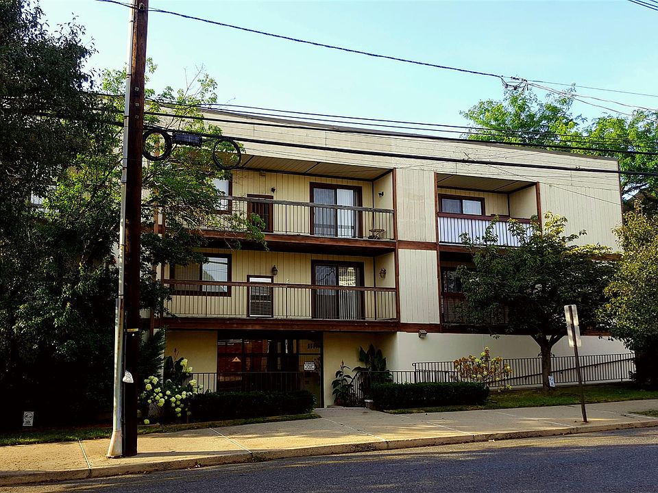 1st image of 19 Plauderville Ave APT 207
