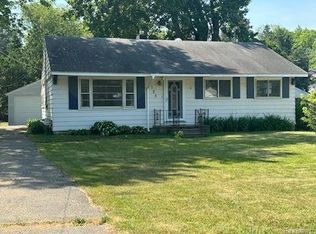 6125 N Waterfront Dr, Waterford, MI 48329