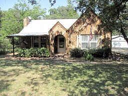 1st image of 2612 Oakwood Ter