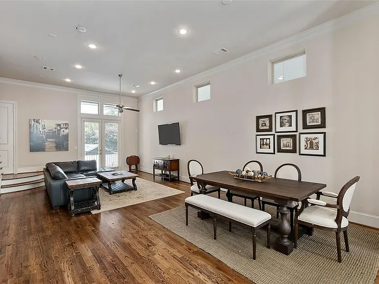 1131 W 21st St — Photo 11