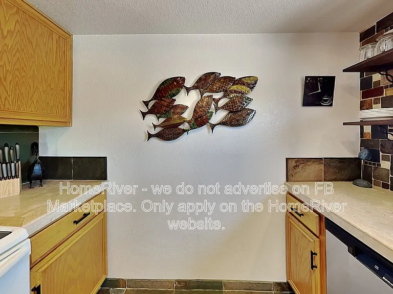 2470 Huntington Dr — Photo 5
