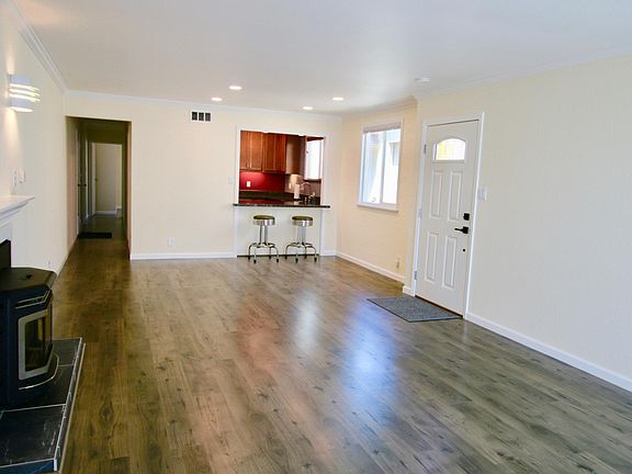 Living/dining area