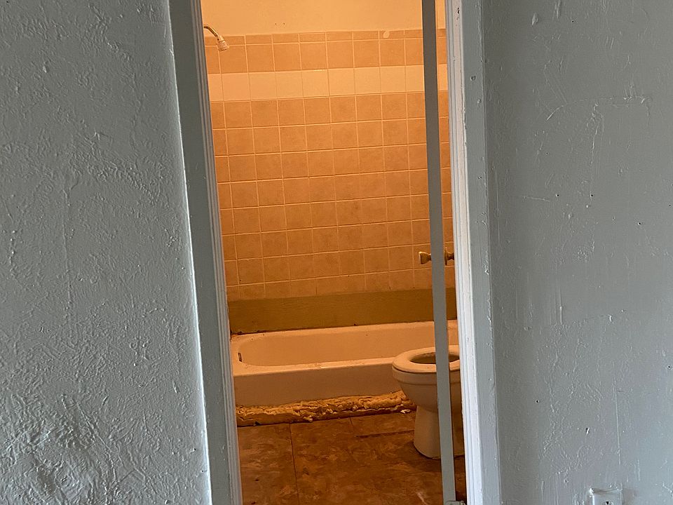 2nd image of 1914 Chestnut St APT 5