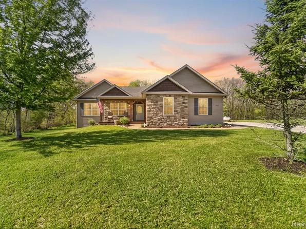 3057 Bignall Dr, Howell, MI 48855