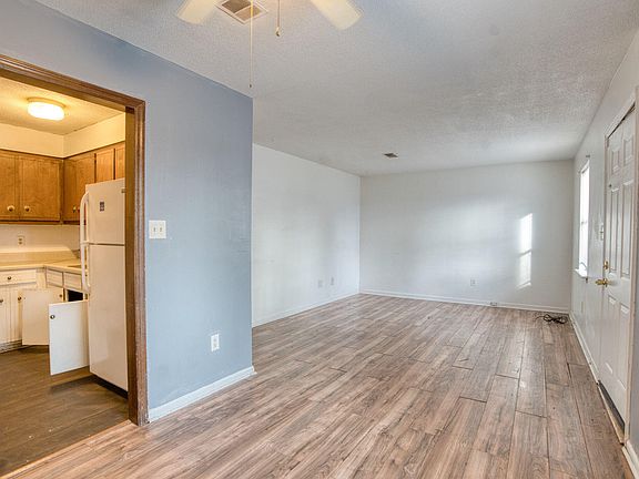 3rd image of 2440 Winston Way