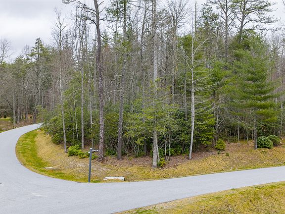 5th image of 60 Bottlebrush Dr