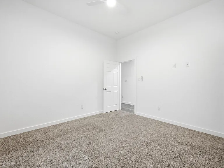 3305 Mineola St #B — Photo 6