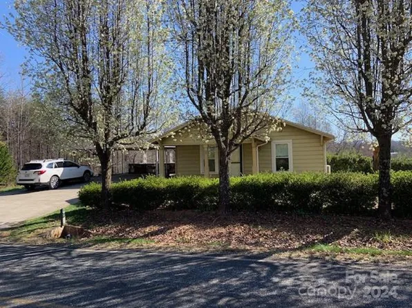 997 Nuway Cir NE, Lenoir, NC 28645