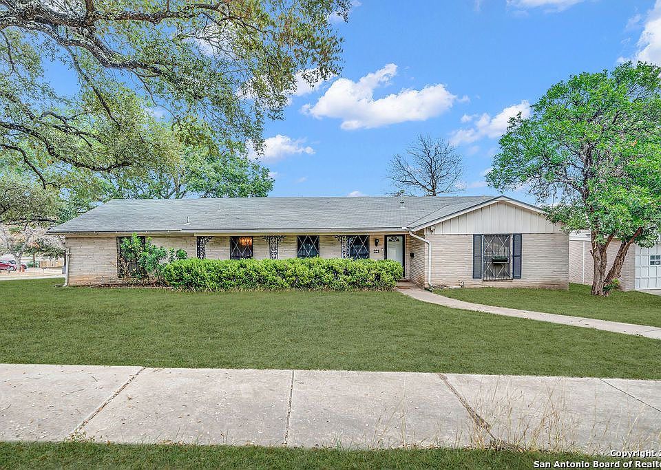 1st image of 3923 Longridge Dr