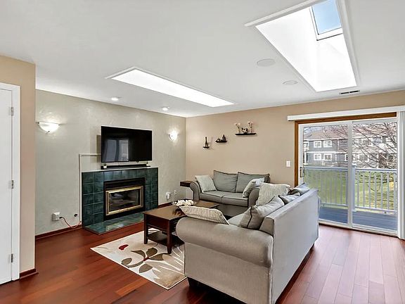 5th image of 984 Westchester Cir