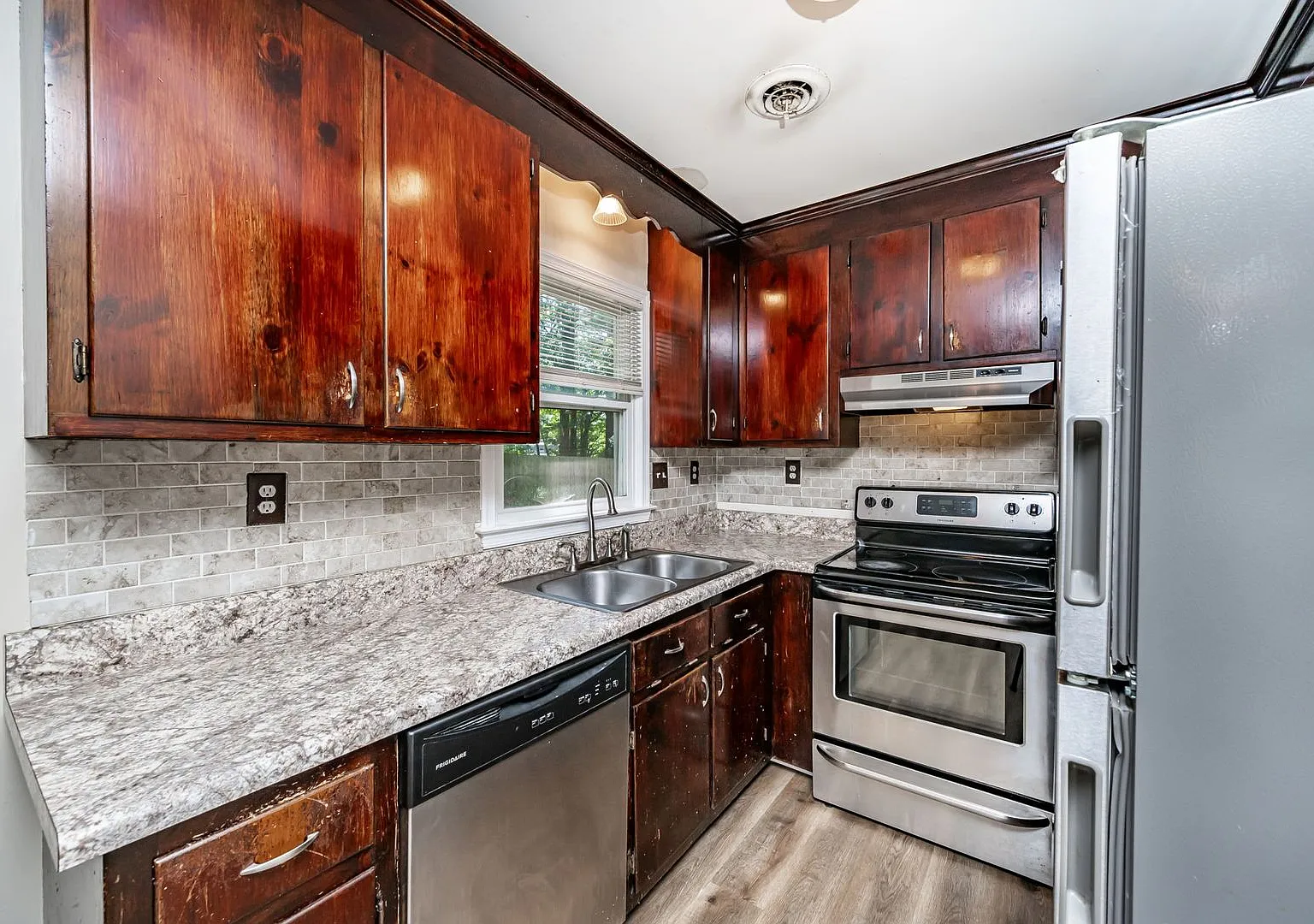 3-Bedroom, 1.5-Bath North Chesterfield Ranch With Fenced Backyard, Deck & Double-Width Driveway $... — Photo 4