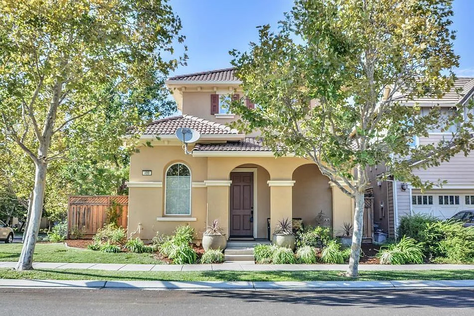 499 W Las Brisas Dr photo 1