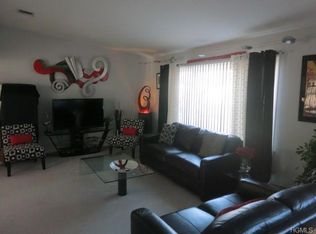 11 Jon Leif Ln, Chestnut Ridge, NY 10977