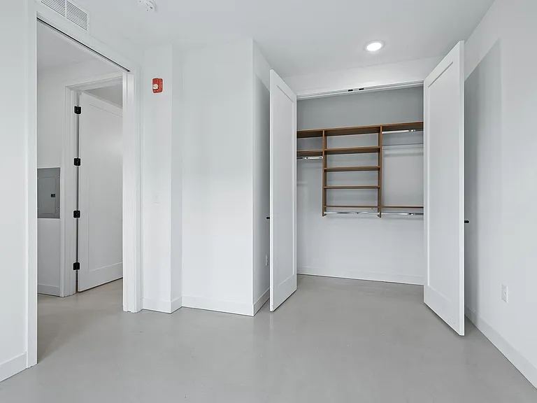 Laurel Apartments — Photo 18