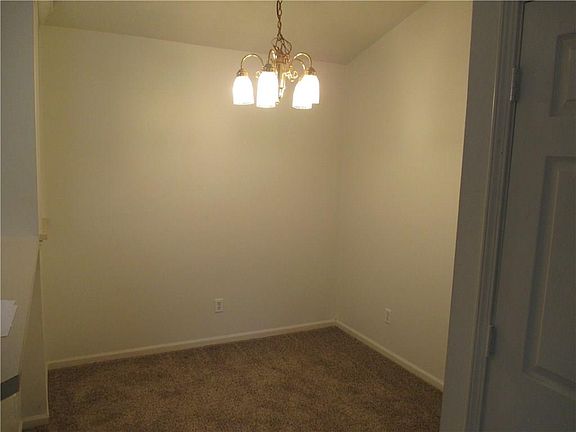 5th image of 164 Andrews Blvd